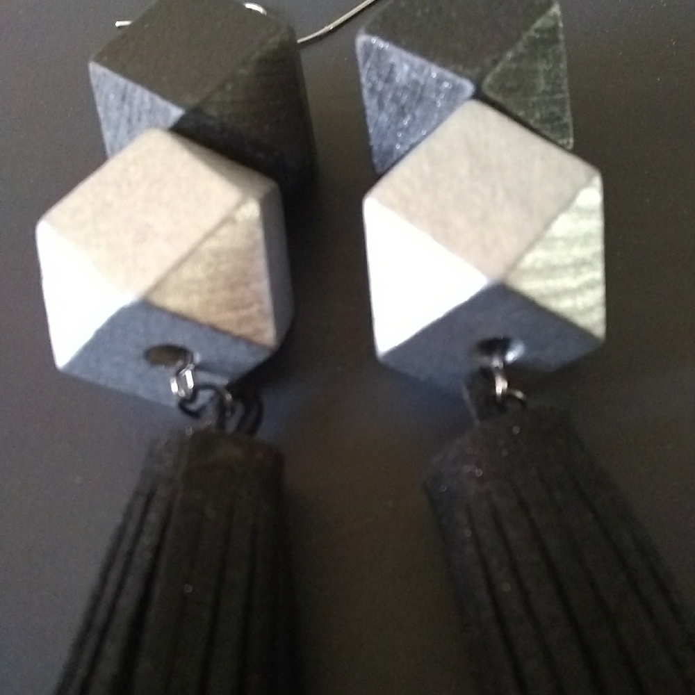 Hot 2019 Jumbo Cube Sexy Velvet Tassel Earrings - Picture 5 of 5